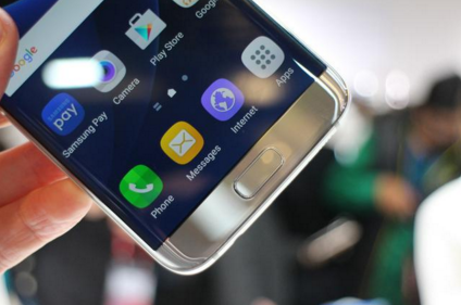 三星最新發布的C5酷似iPhone 6 售價只有后者一半