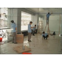 雨花臺區(qū)軟件大道保潔公司 辦公室保潔 擦玻璃 清洗地毯