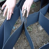 黑色護坡綠化土工格室 河渠河道治理護岸蜂巢約束系統